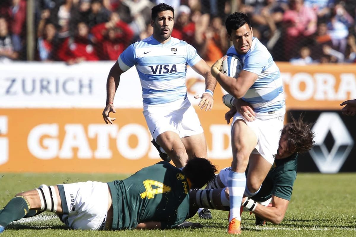Matías Moroni escapa de la marca sudafricana e inicia la jugada del try argentino