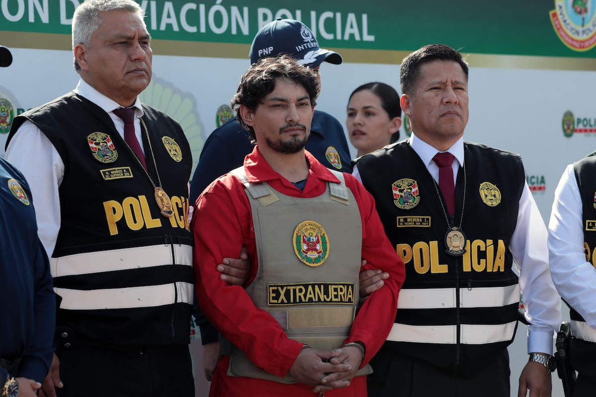 Matias Ozorio al momento de ser expulsado de Perú