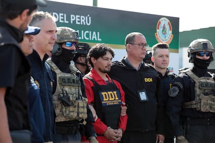 Matias Ozorio fue expulsado de Perú y trasladado a un avión de la Fuerza Aérea Argentina (FAA) para regresar a la Argentina