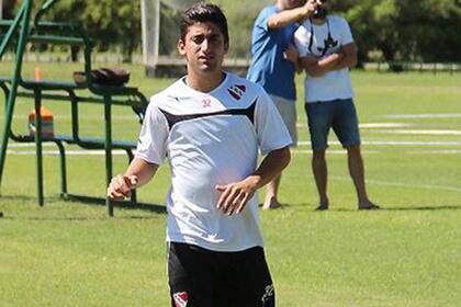 Matías Pisano respaldó al DT Almirón