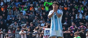 Argentina le ganaba a Paraguay en el debut de los Suramericanos, pero dos golazos enmudecieron el estadio