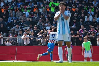Argentina le ganaba a Paraguay en el debut de los Suramericanos, pero dos golazos enmudecieron el estadio