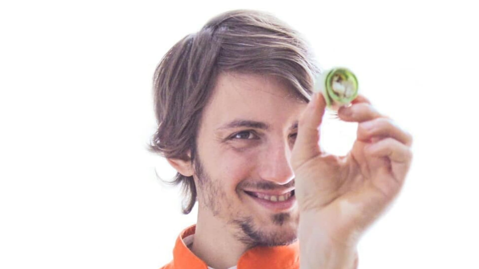 Matías se define como una persona creativa, soñadora, transparente y amante de la naturaleza.
