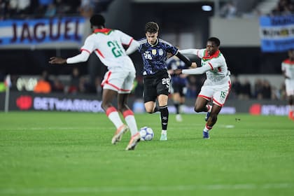 Matías Soule ante la marca de Fadil Barro