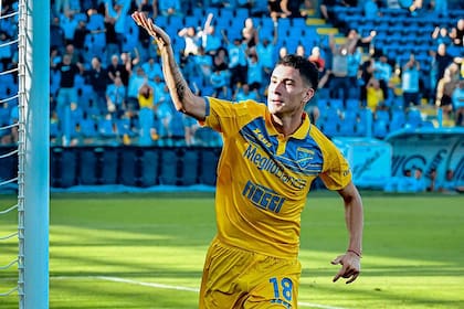 Matías Soulé celebra un gol para Frosinone, el club al que llegó a préstamo desde Juventus