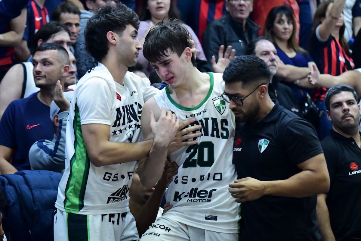Matías Stanic, formado en Atenas de Córdoba y canterano de la institución, se retiró llorando de la cancha