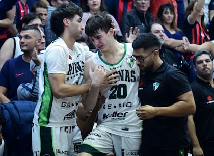 Matías Stanic, formado en Atenas, se retiró llorando de la cancha con el descenso consumado