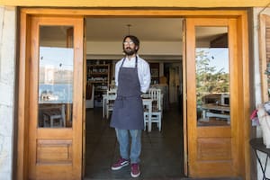 Matías Tesoriero en la puerta de Borravino, su restaurante.