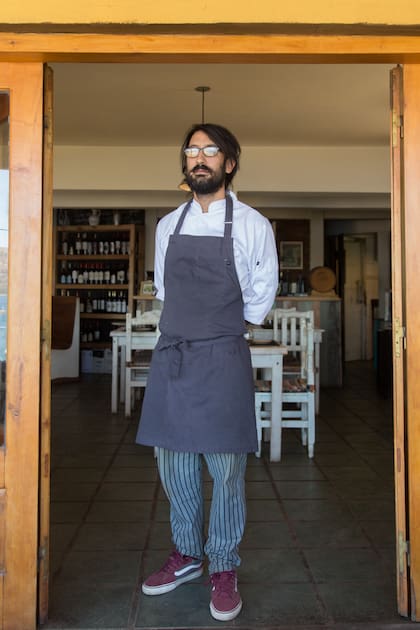 Matías Tesoriero en la puerta de Borravino, su restaurante.