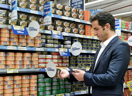 Matías Tombolini, el secretario de Comercio, controla precios del plan Precios Justos en el AMBA