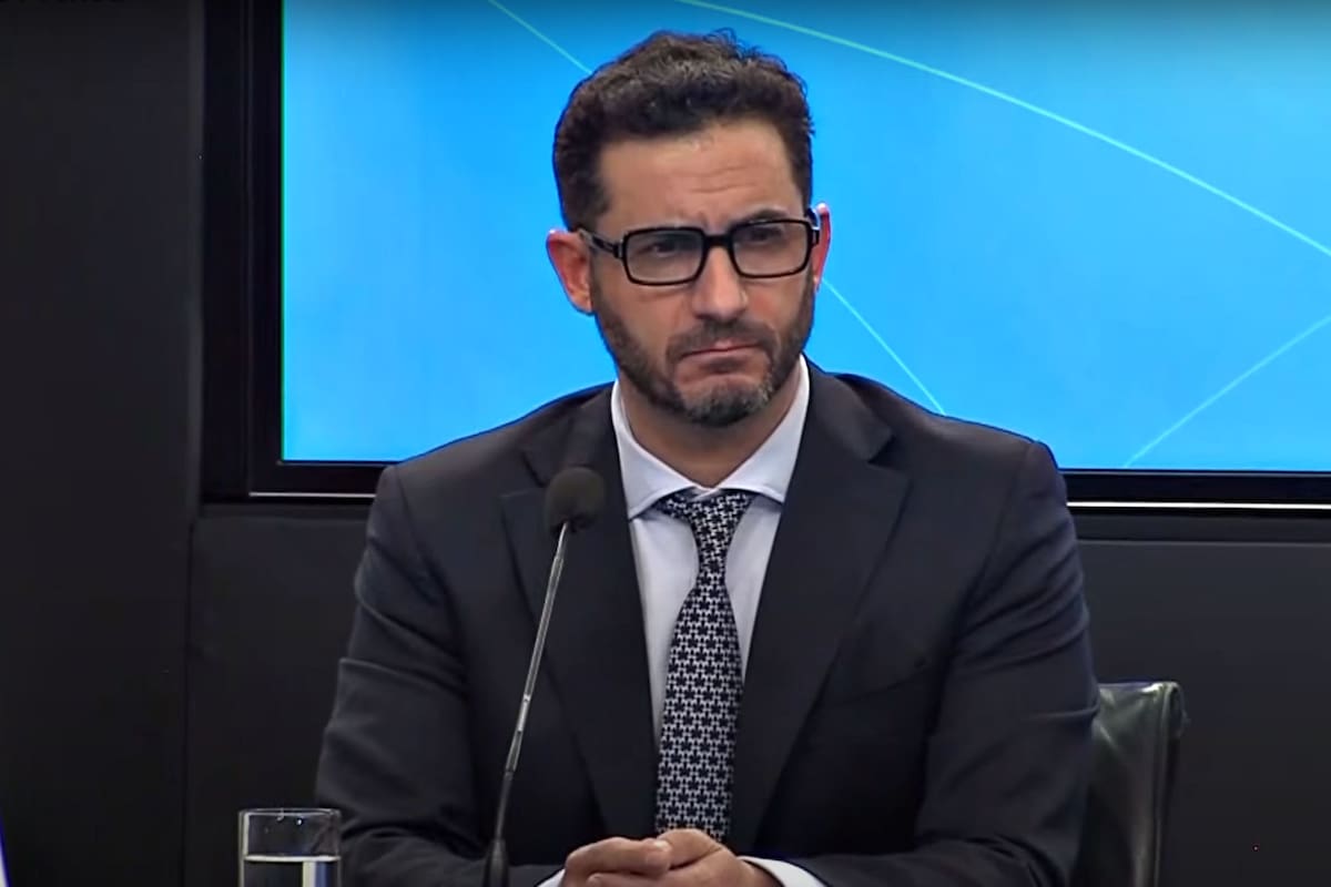 Matías Tombolini recibió a representantes de sectores de la salud y de sociedades médicas.