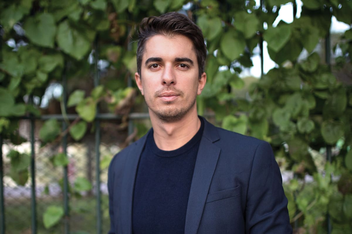 Matías Viel tiene 28 años. Creó BeeFlow, la empresa argentina que ofrece servicios de polinización.