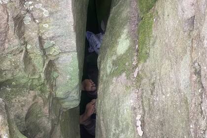 Matilda Campell se resbaló de cara en una grieta y quedó atrapada boca abajo (Fuente: NSW Ambulance)