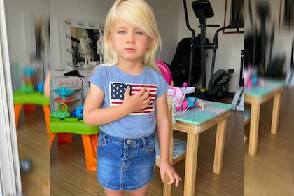 Matilda Salazar posó para conmemorar las elecciones en el país donde nació