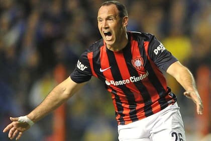 Matos celebra su gol agónico ante Boca, en la Bombonera