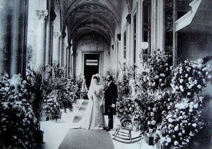 Matrimonio de María Luisa Saavedra Zelaya y Oscar Carreras, en 1908.
