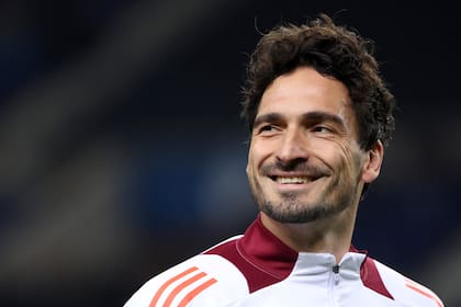 Mats Hummels quiso probar su última temporada como profesional fuera de su zona de confort, recalando en Roma, donde recientemente quedó eliminado de la Europa League