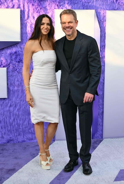 Matt Damon y su esposa, la argentina Luciana Barroso, dijeron presentes en la avant premiere de la película, que cuenta la historia de una niña de 12 años que descubre que puede ver los amigos imaginarios de las personas que han crecido y, por lo tanto, han olvidado