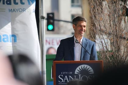 Matt Mahan es miembro del Partido Demócrata y lidera la tercera ciudad más grande de California