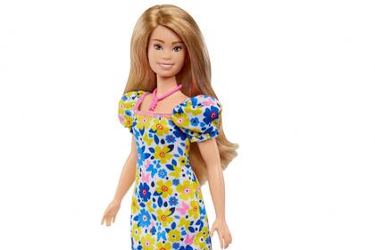 Esta imagen sin fecha, cortesía de Mattel, muestra la muñeca Barbie más nueva de la compañía, que representa a una persona con síndrome de Down, con el objetivo de permitir que más niños se vean a sí mismos en la popular figura. El juguete se lanzó al mercado gracias al trabajo con la Sociedad Nacional de Síndrome de Down (NDSS), para garantizar que represente con precisión a alguien con la afección, dijo la compañía