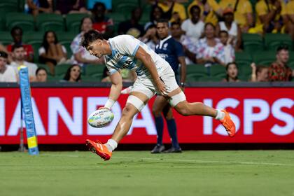 Matteo Graziano apoya un try en Perth: un aporte fundamental a la hora de sumar puntos