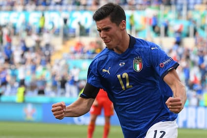 Matteo Pessina celebra tras anotar el gol con el que Italia venció 1-0 a Gales en la Euro 2020 el domingo 20 de junio de 2021 en Roma. (Alberto Lingria/Pool vía AP)