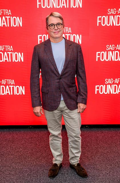 Matthew Broderick posó para los fotógrafos en el Centro Robin Williams, luego de la retrospectiva sobre su carrera que realizó la Fundación SAG-AFTRA. El actor comenzó su carrera en 1981, a los 19 años, en la televisión y el teatro y logró mantenerse en escena