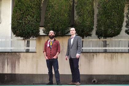 Matthew Ketchum y Parker Allen, los fundadores de Akiya & Inaka, en el área Hacioji de Tokio