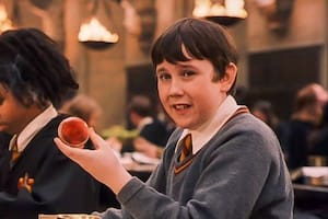 Interpretó al personaje más torpe de Harry Potter y hoy es todo un galán
