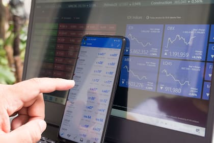 Matthew Monaco, de 24 años, se hizo millonario tras entender cómo funciona el Mercado de Valores; las imágenes son ilustrativas