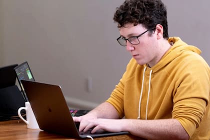 Matthew Monaco, de 24 años, se hizo millonario tras entender cómo funciona el Mercado de Valores