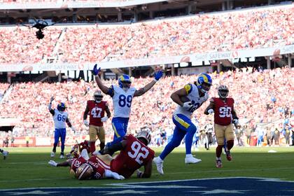 Matthew Stafford lanza cuatro pases de anotación y los Rams vencen 42-26 a los 49ers
