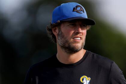 Matthew Stafford no entrena con Rams como se planeó al seguir padeciendo una lesión en la espalda