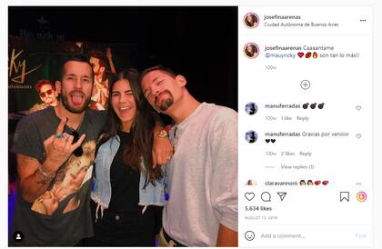 Mau y Ricky con la participante.