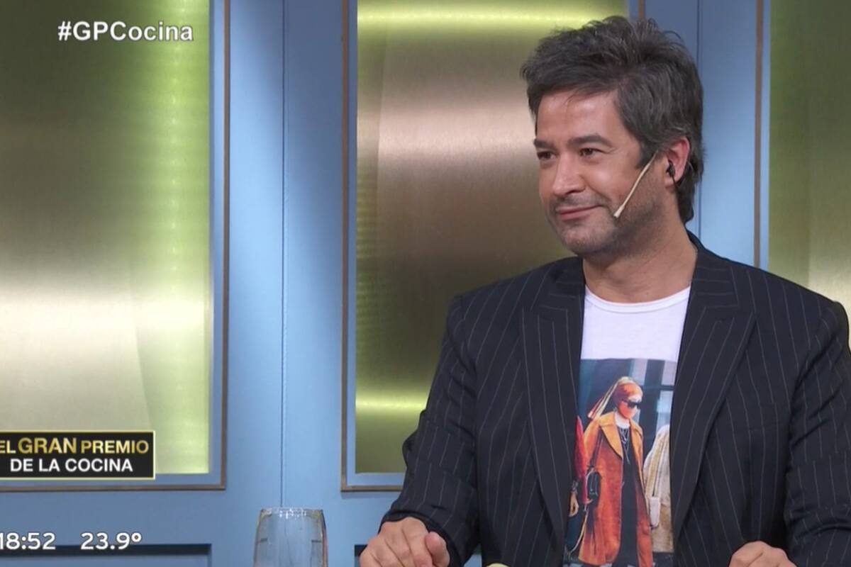 Mauricio Asta y una particular mueca luego del comentario que Petersen lanzó al aire.