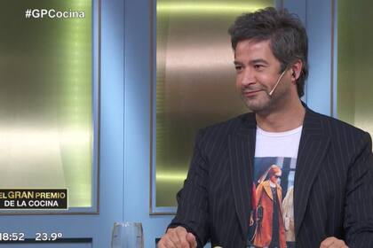 Mauricio Asta y una particular mueca luego del comentario que Petersen lanzó al aire.