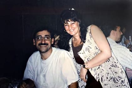 Mauricio Cattach junto con su esposa (quien prefirió no ser nombrada) en el primer Al Galope en Flores