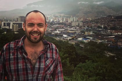 Mauricio Clark fue durante años una de las figuras visibles de la cobertura de espectáculos en la señal Televisa