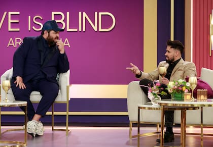 Mauricio con Darío Barassi, al momento de dar explicaciones sobre lo que pasó