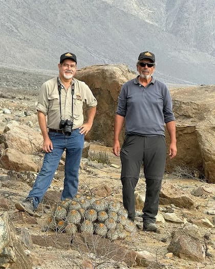 Mauricio Gonzalez y Rodrigo Castillo son educadores voluntarios en la región chilena de Antofagasta.