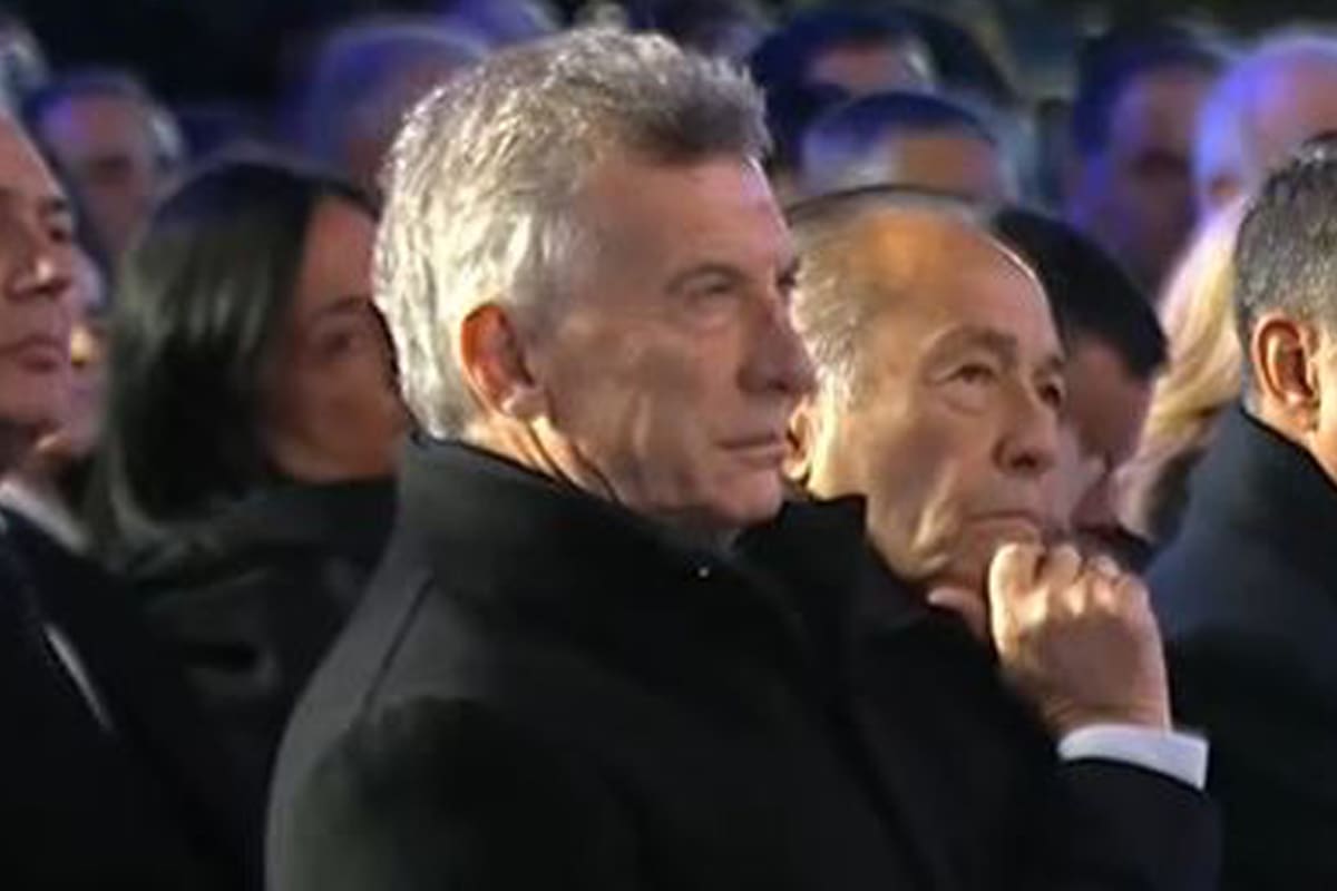 Mauricio Macri afuera, mientras adentro de la Casa de Tucumán se firmaba el Pacto de Mayo