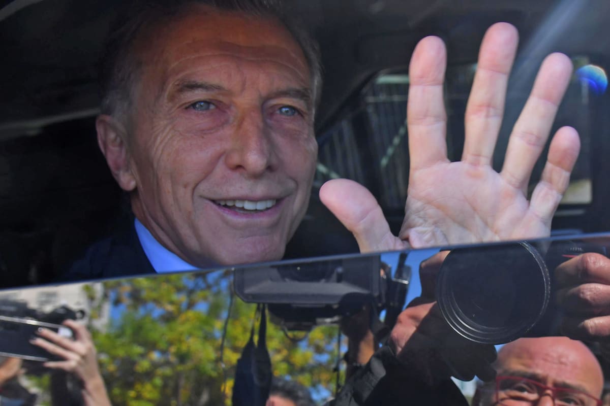 Mauricio Macri al salir de los tribunales de Comodoro Py, donde declaró como testigo en la causa Sueños Compartidos