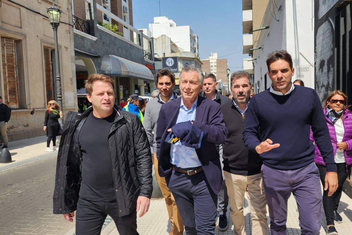 Mauricio Macri, durante la recorrida por San Nicolás