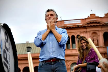 Mauricio Macri se despidió ante miles de personas en Plaza de Mayo