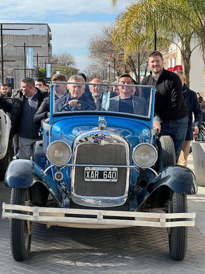 Mauricio Macri, en su visita al sur de Santa Fe, junto a Mario Lattanzi y Federico Angelini