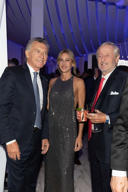 Mauricio Macri estuvo acompañado por su novia, Dolores "Lola" Teuly y posaron junto a Cristiano Rattazzi