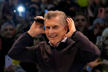 Mauricio Macri hace el gesto del "Topo Gigio" en Córdoba