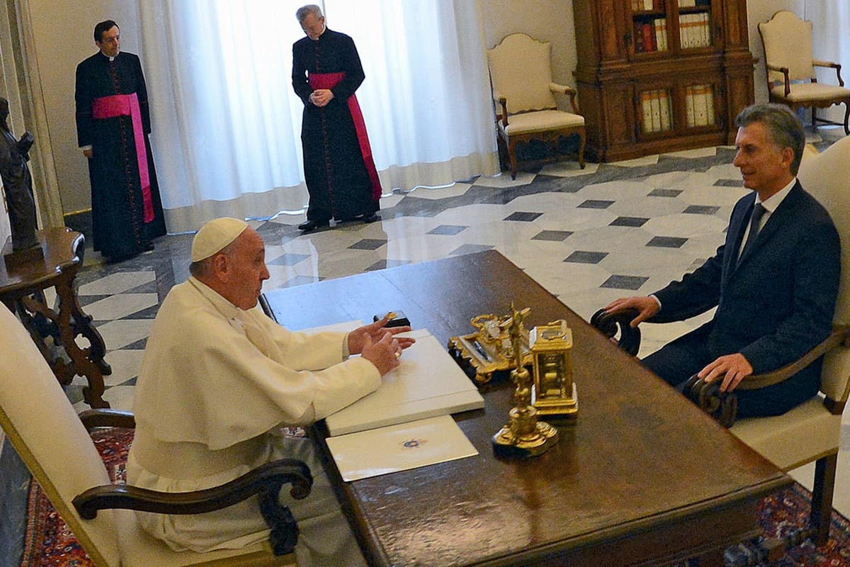 Mauricio Macri invitó a Francisco a la Argentina: el Papa dijo que este año no podrá "porque la agenda no lo permite"