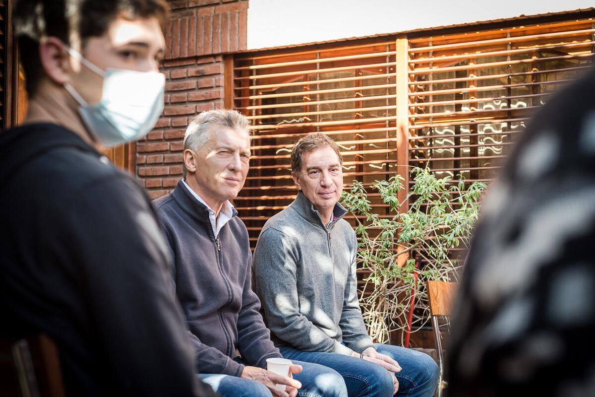 Mauricio Macri junto a Diego Santilli en una actividad con padres en Tres de Febrero
