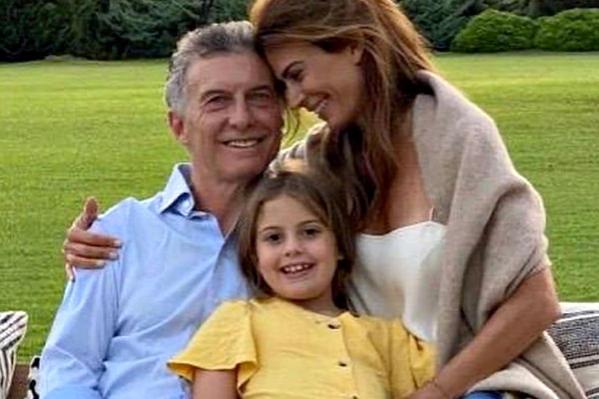 Mauricio Macri junto a su esposa Juliana Awada y su hija Antonia en el día de su cumpleaños
